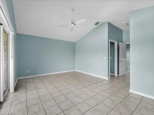 28 Cosmopolitan Dr 15, Lehigh Acres, Florida 33936