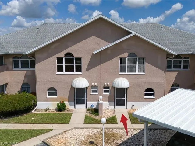 28 Cosmopolitan Dr 15, Lehigh Acres, Florida 33936