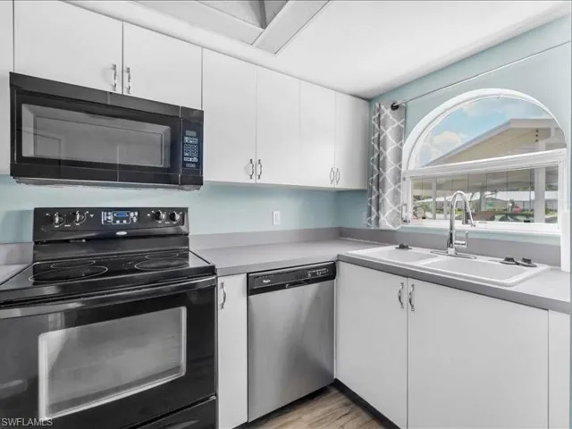 28 Cosmopolitan Dr 15, Lehigh Acres, Florida 33936