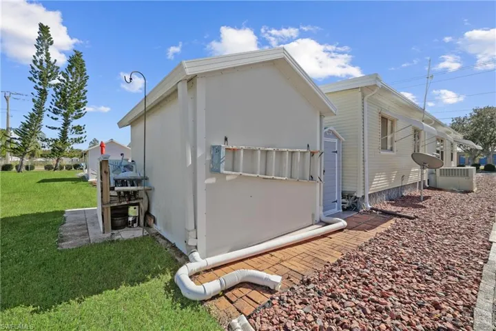 5471  Forest Park  DR, North Fort Myers, FL 33917