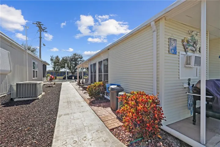 5471  Forest Park  DR, North Fort Myers, FL 33917