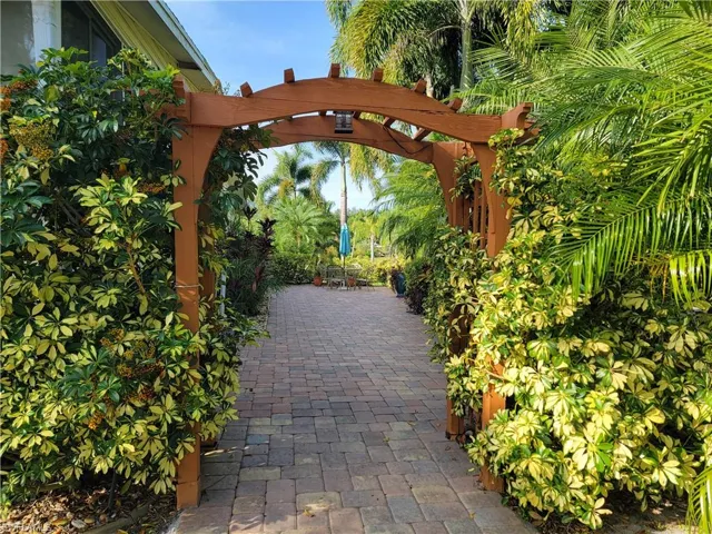 10099 Parkwood Dr, Fort Myers Fl 33905