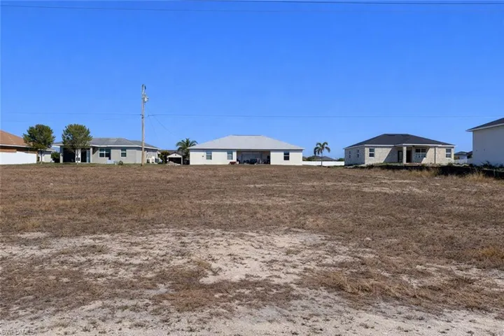 View of yard with a residential view