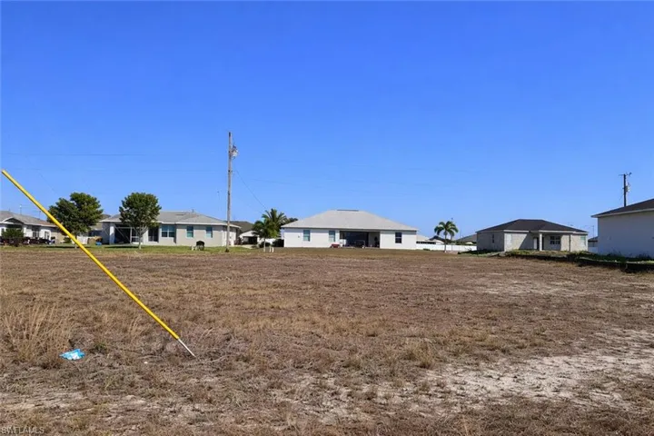 View of yard featuring a residential view
