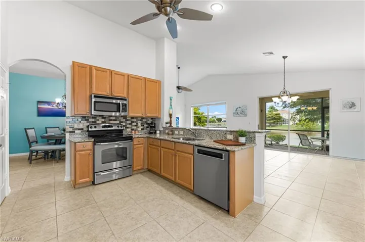 SPACIOUS KITCHEN
