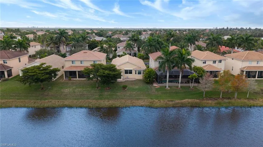 COMMUNITY  LAKE IN CATALINA ISLES