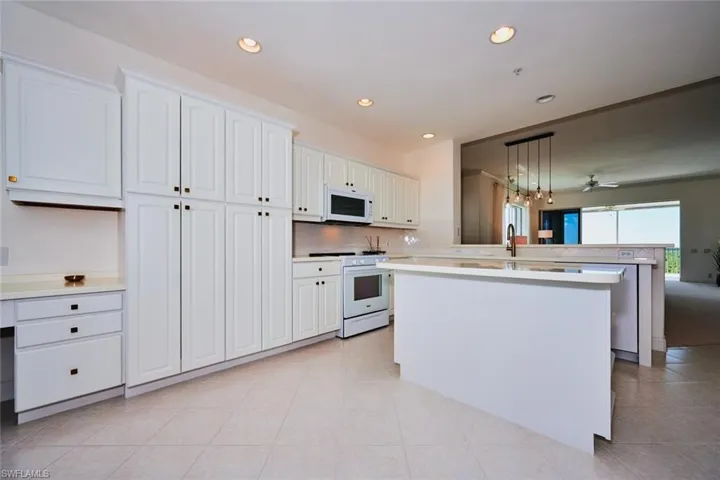 9111 Southmont Cv 401, Fort Myers, Florida 33908
