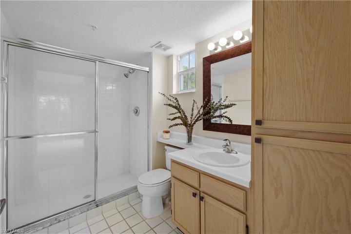 primary en-suite bath