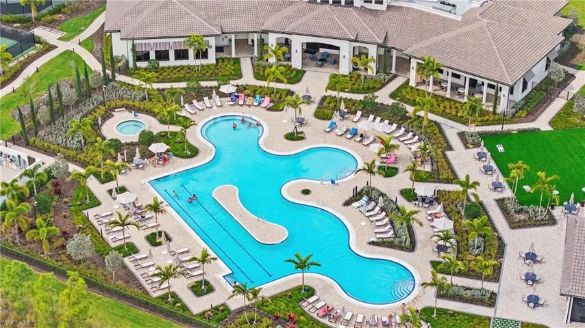 Bird's eye view of a pool area