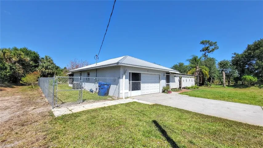 3054 NE Beechwood  CIR, Labelle, FL 33935