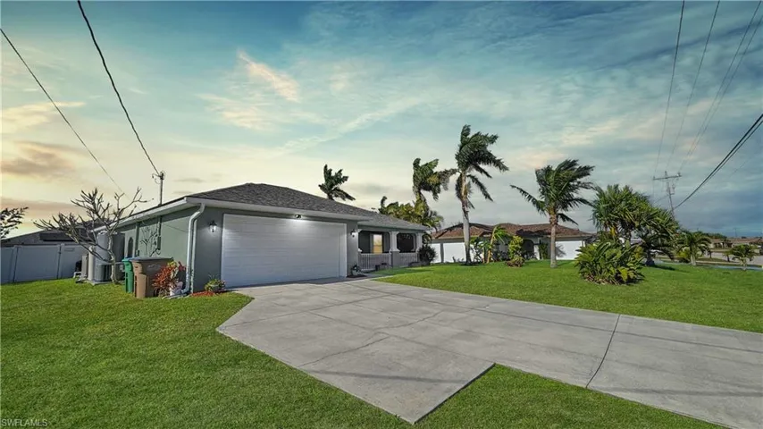 Single story home featuring fence, a front yard, stucco siding, driveway, and an attached garage