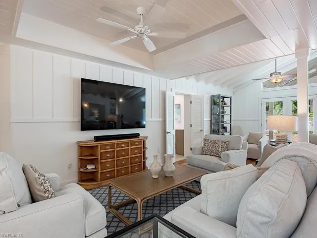195 2nd Ave N, Naples, Florida 34102