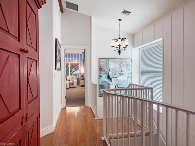 195 2nd Ave N, Naples, Florida 34102