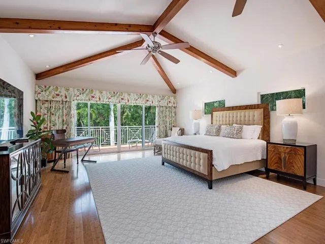 195 2nd Ave N, Naples, Florida 34102