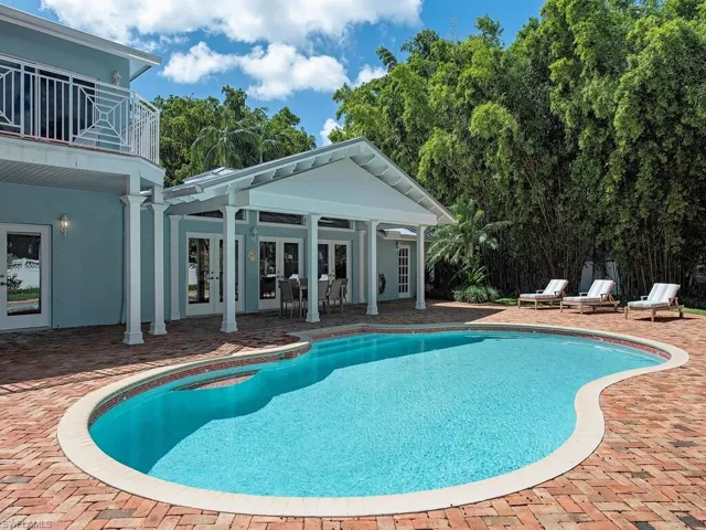 195 2nd Ave N, Naples, Florida 34102