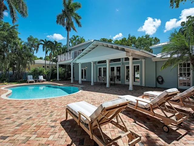 195 2nd Ave N, Naples, Florida 34102