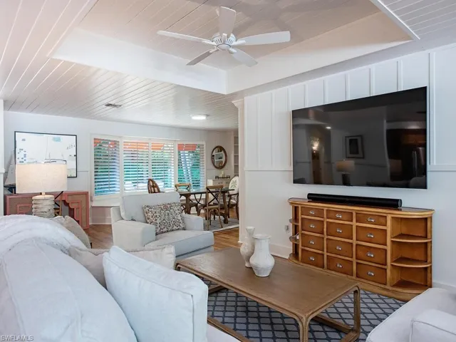 195 2nd Ave N, Naples, Florida 34102