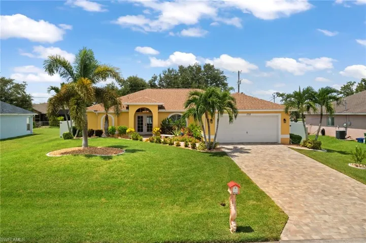 1712 NE 4th  PL, Cape Coral, FL 33909