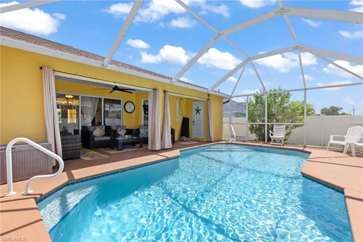 1712 NE 4th  PL, Cape Coral, FL 33909