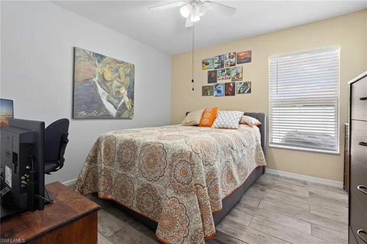1712 NE 4th  PL, Cape Coral, FL 33909