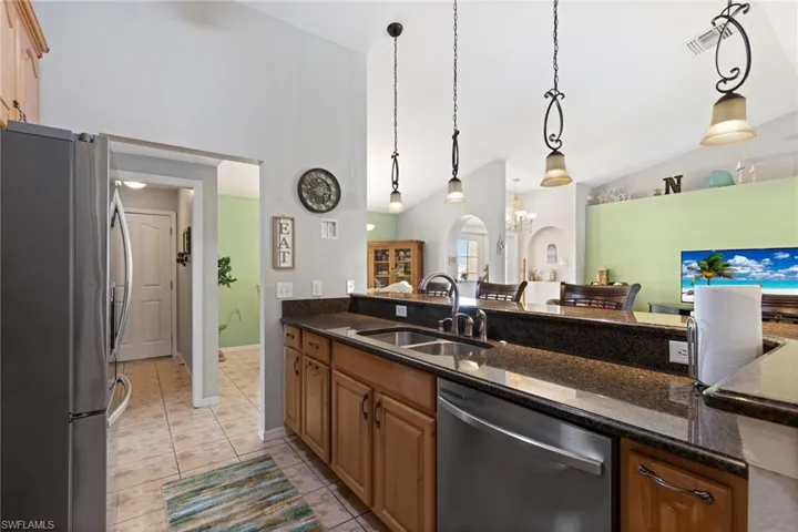 1712 NE 4th  PL, Cape Coral, FL 33909
