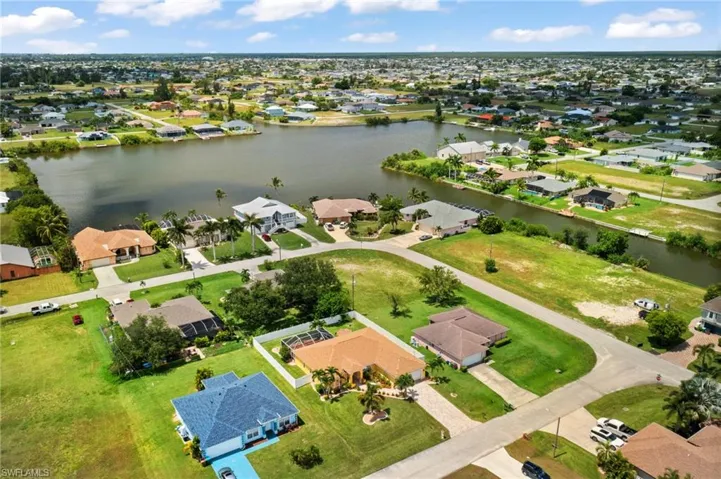 1712 NE 4th  PL, Cape Coral, FL 33909
