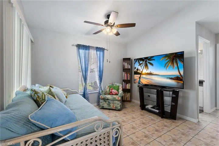 1712 NE 4th  PL, Cape Coral, FL 33909