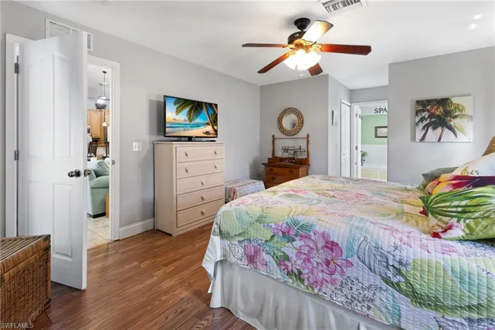 1712 NE 4th  PL, Cape Coral, FL 33909