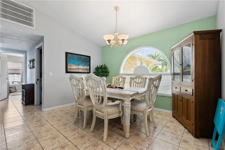 1712 NE 4th  PL, Cape Coral, FL 33909