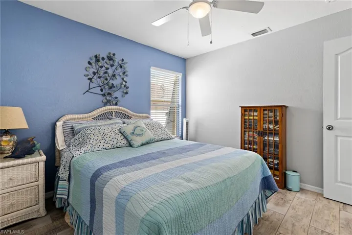 1712 NE 4th  PL, Cape Coral, FL 33909