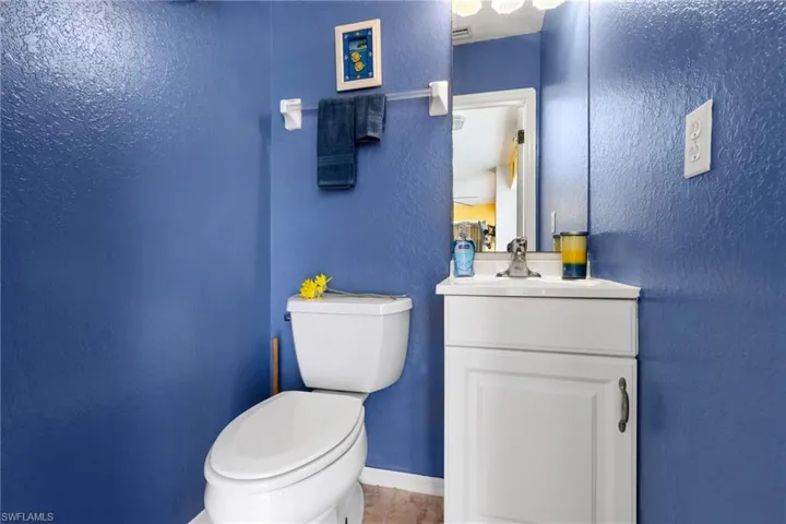 1712 NE 4th  PL, Cape Coral, FL 33909