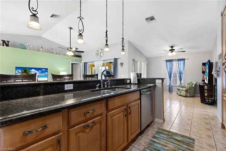 1712 NE 4th  PL, Cape Coral, FL 33909