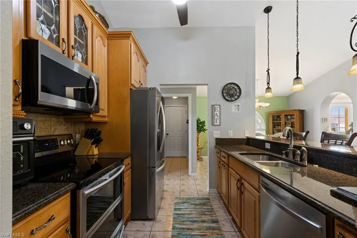 1712 NE 4th  PL, Cape Coral, FL 33909