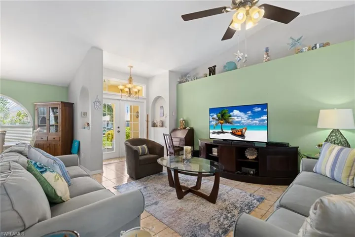 1712 NE 4th  PL, Cape Coral, FL 33909