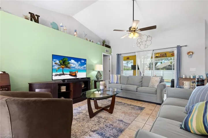 1712 NE 4th  PL, Cape Coral, FL 33909