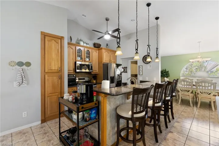 1712 NE 4th  PL, Cape Coral, FL 33909