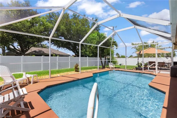 1712 NE 4th  PL, Cape Coral, FL 33909