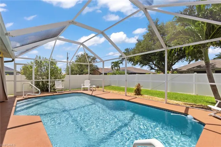 1712 NE 4th  PL, Cape Coral, FL 33909
