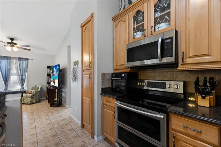 1712 NE 4th  PL, Cape Coral, FL 33909