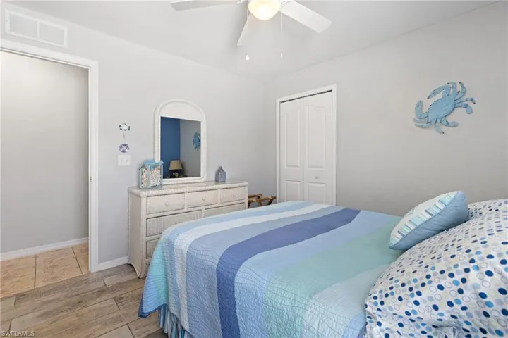 1712 NE 4th  PL, Cape Coral, FL 33909