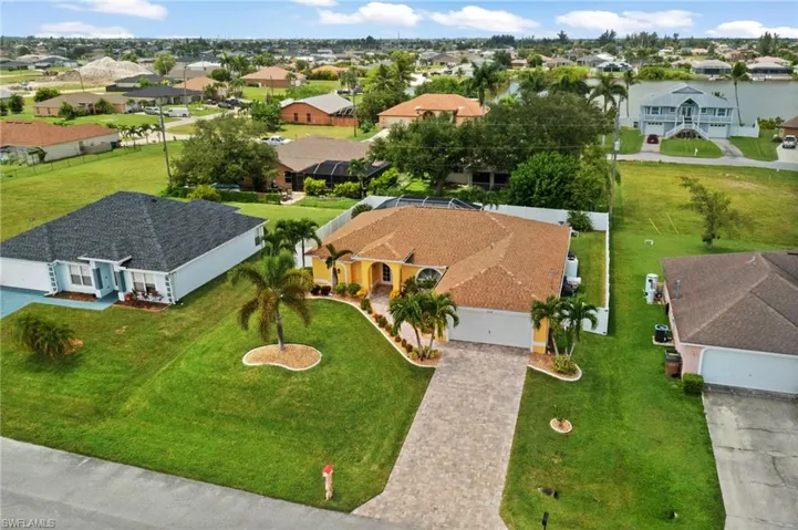 1712 NE 4th  PL, Cape Coral, FL 33909
