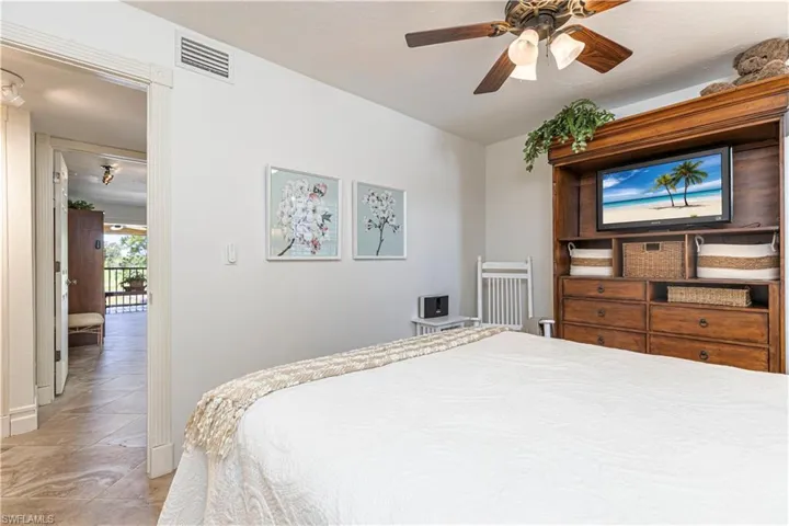 5950  Trailwinds  DR, Fort Myers, FL 33907