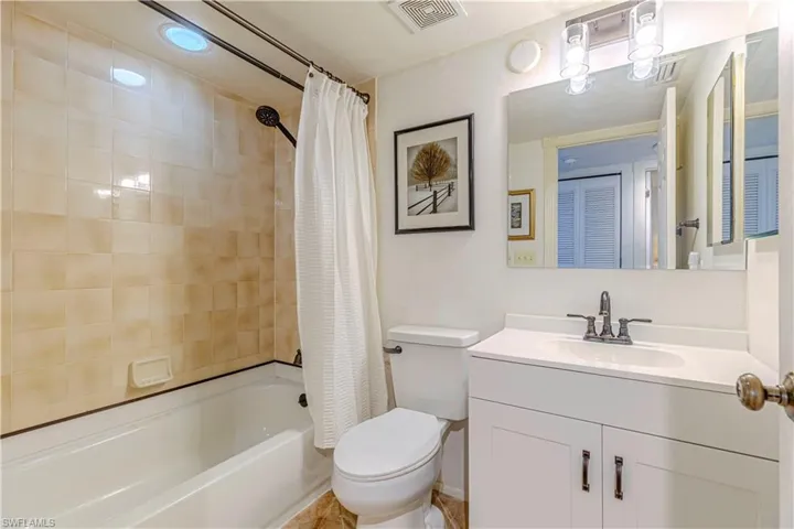 5950  Trailwinds  DR, Fort Myers, FL 33907