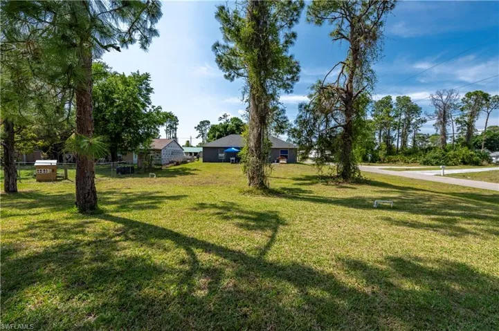 105  Alan N AVE, Lehigh Acres, FL 33971
