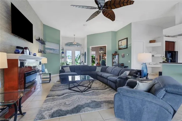 2102 Ne 22nd Ave, Cape Coral, Florida 33909
