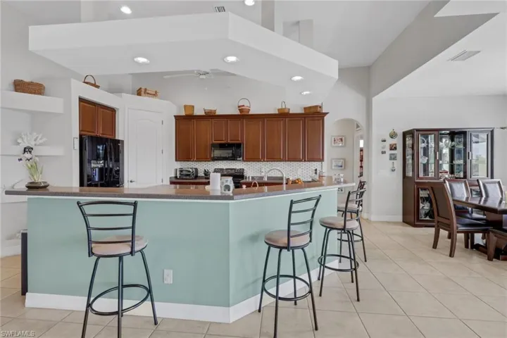 2102 Ne 22nd Ave, Cape Coral, Florida 33909