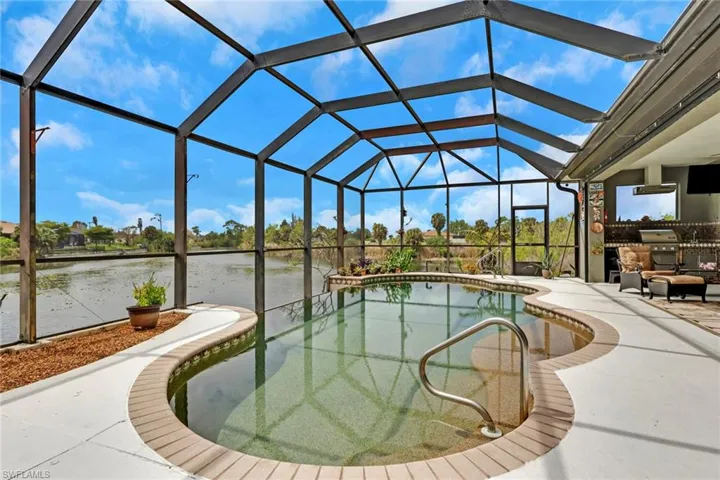 2102 Ne 22nd Ave, Cape Coral, Florida 33909