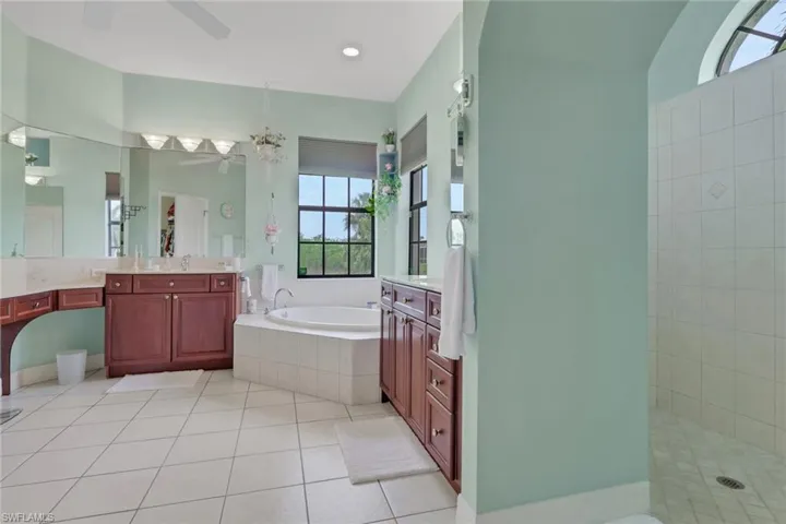 2102 Ne 22nd Ave, Cape Coral, Florida 33909