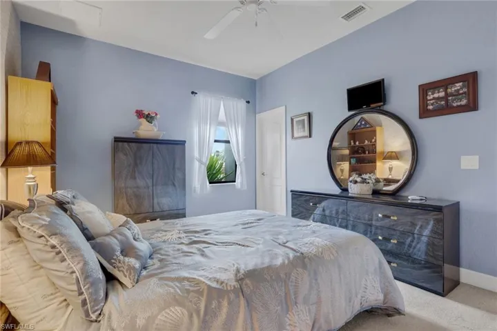 2102 Ne 22nd Ave, Cape Coral, Florida 33909