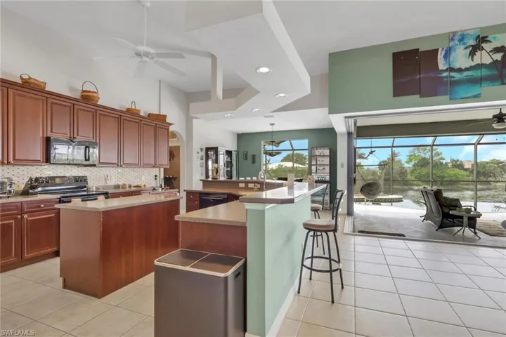 2102 Ne 22nd Ave, Cape Coral, Florida 33909